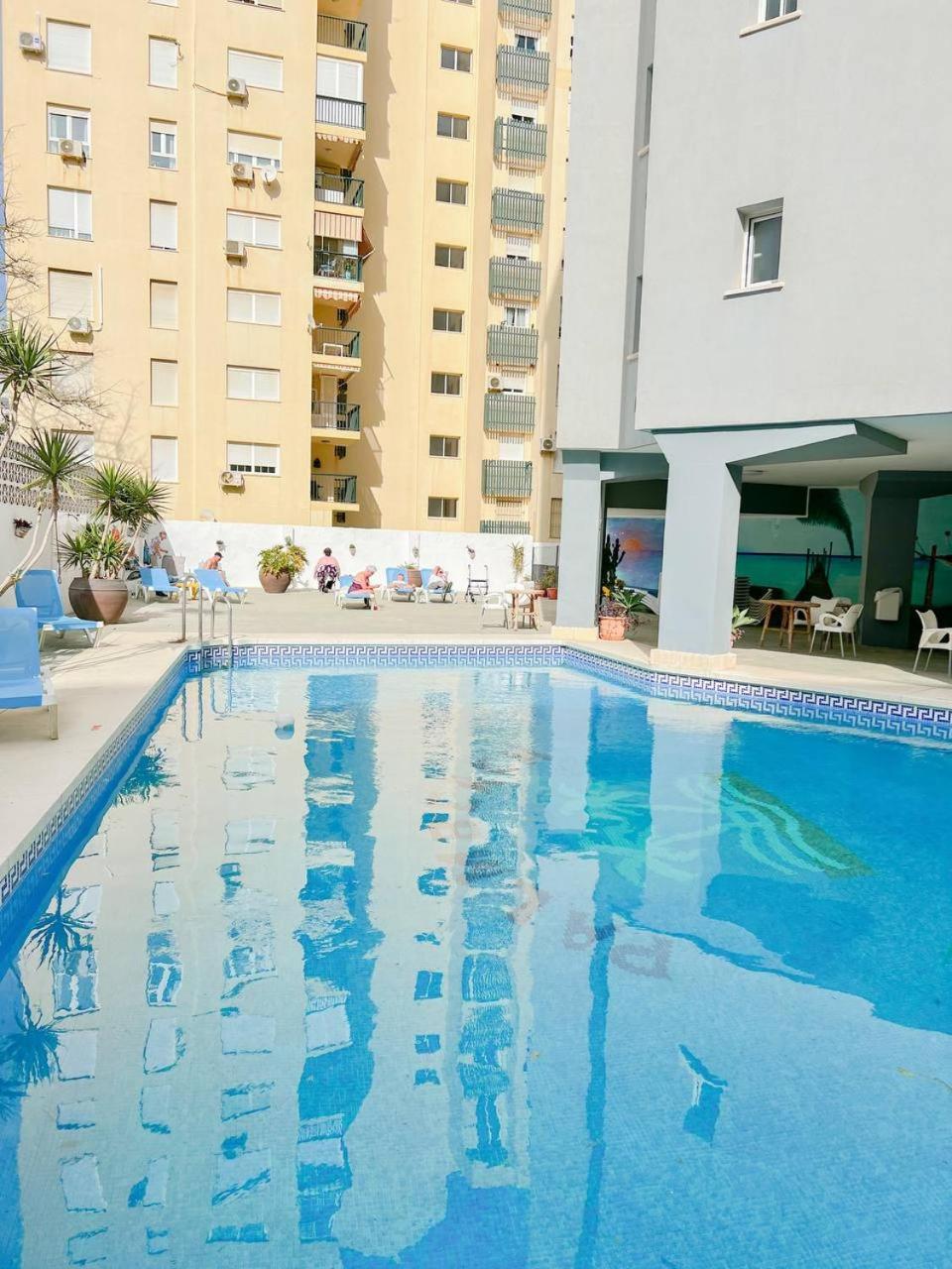 Palm Beach Aparment Sea Views Торемолинос Екстериор снимка