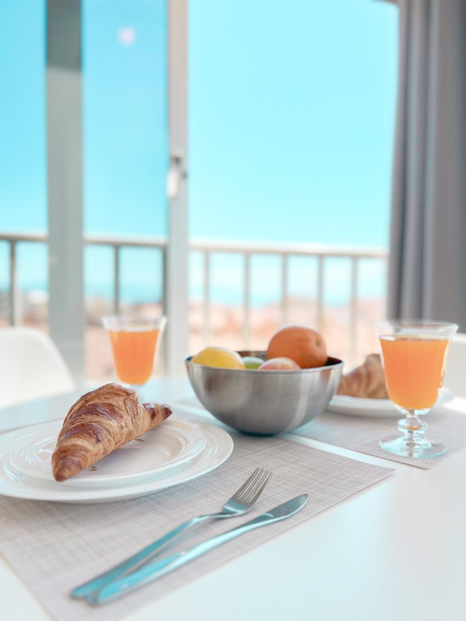 Palm Beach Aparment Sea Views Торемолинос Екстериор снимка