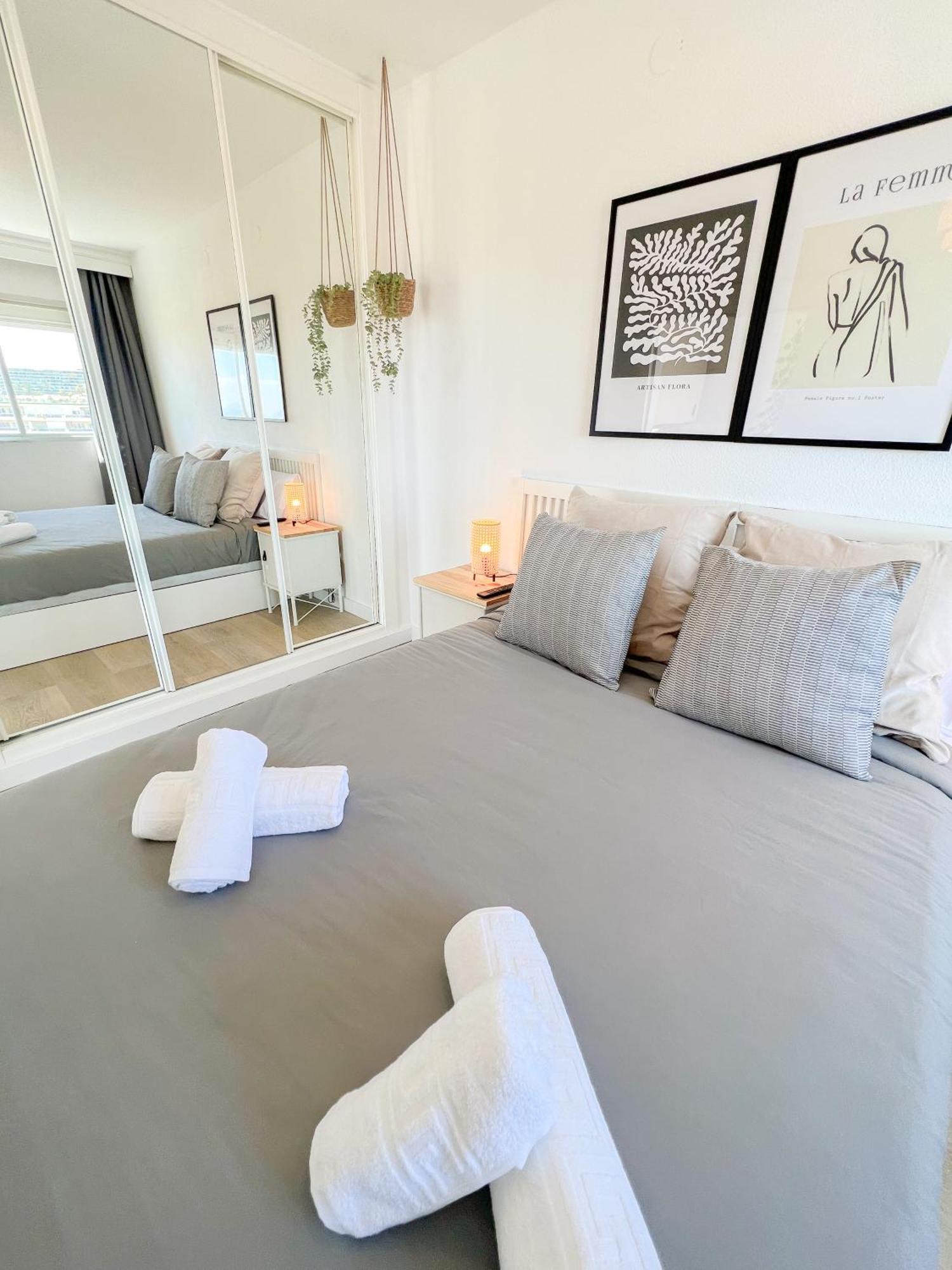 Palm Beach Aparment Sea Views Торемолинос Екстериор снимка