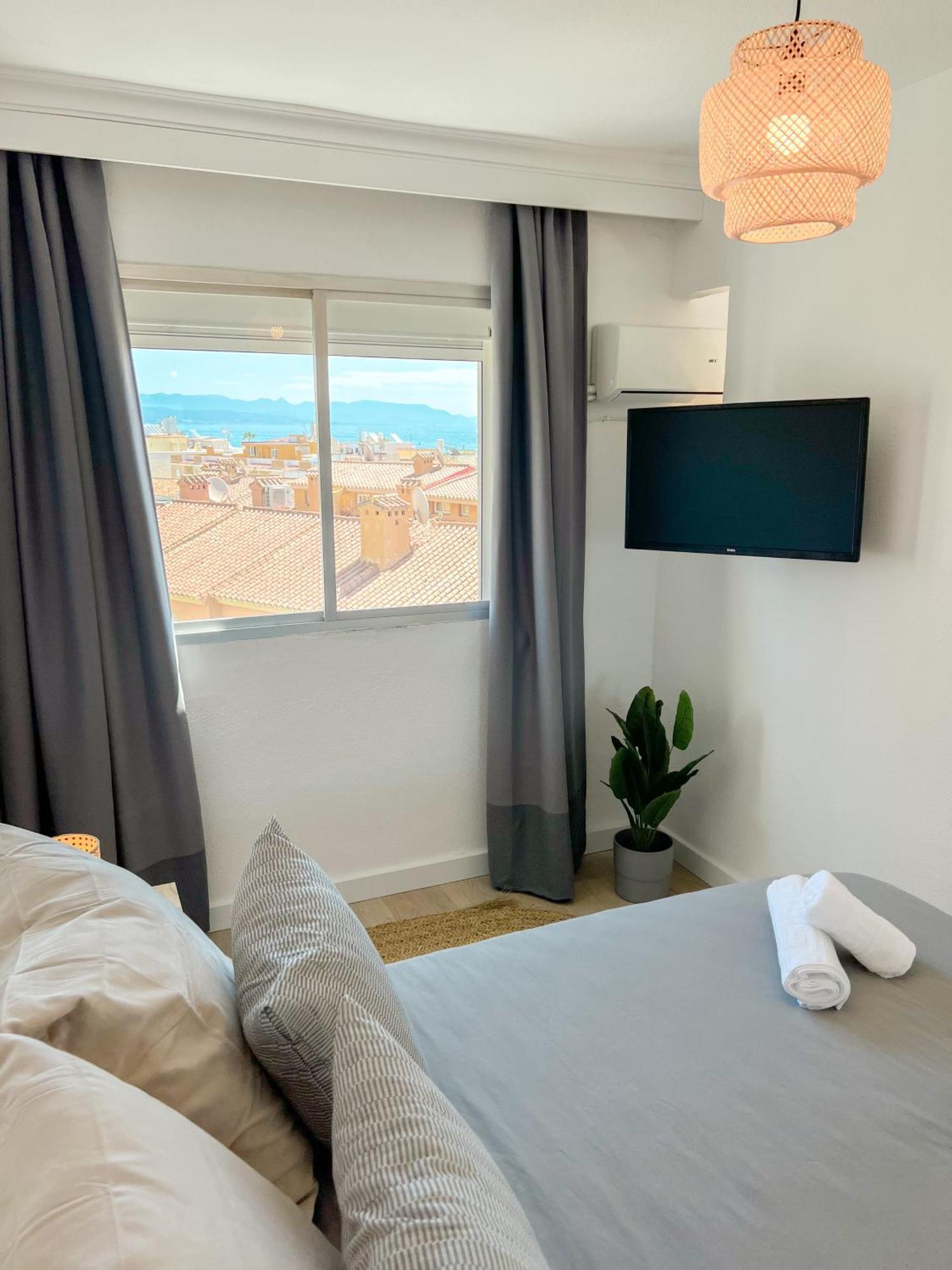 Palm Beach Aparment Sea Views Торемолинос Екстериор снимка