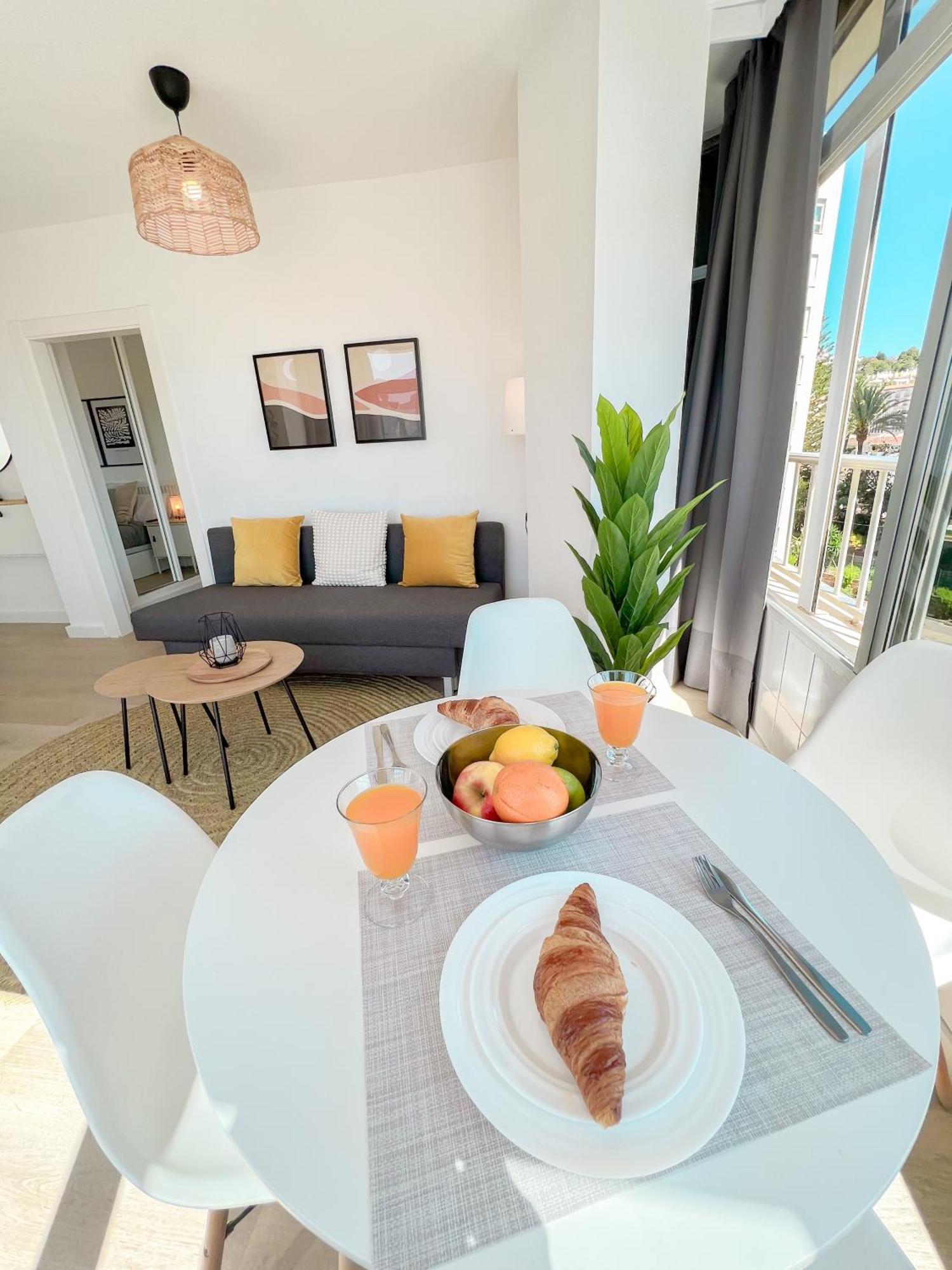 Palm Beach Aparment Sea Views Торемолинос Екстериор снимка