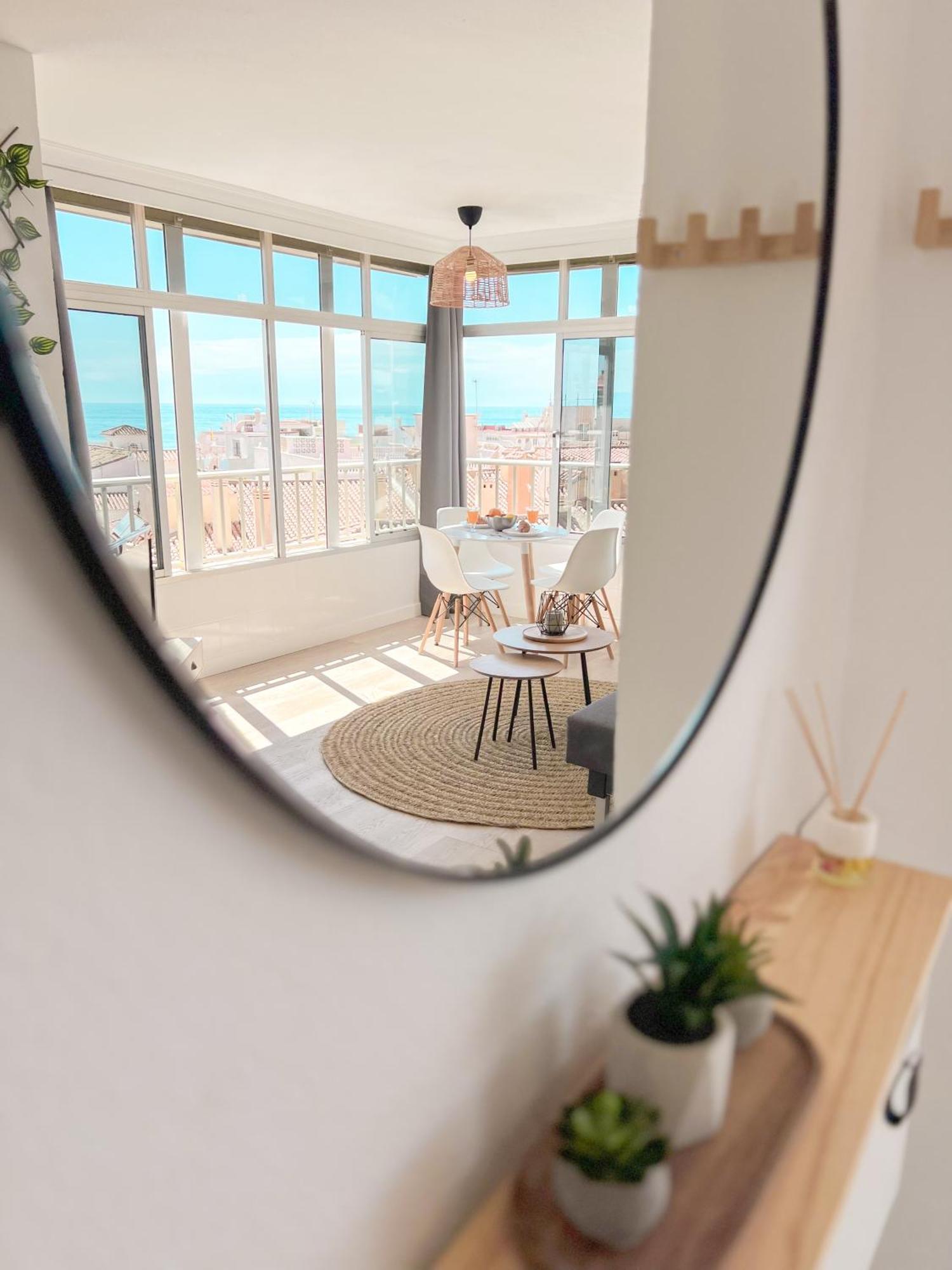 Palm Beach Aparment Sea Views Торемолинос Екстериор снимка