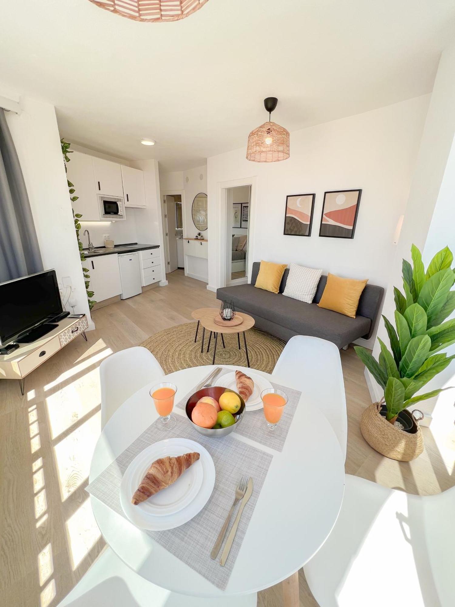 Palm Beach Aparment Sea Views Торемолинос Екстериор снимка