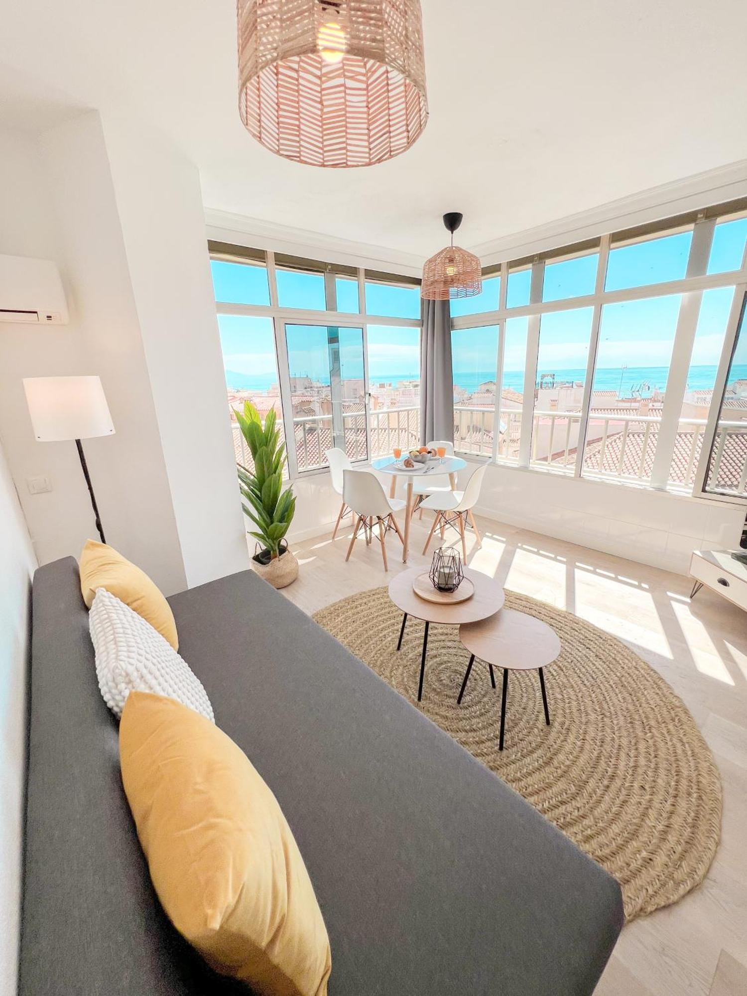 Palm Beach Aparment Sea Views Торемолинос Екстериор снимка